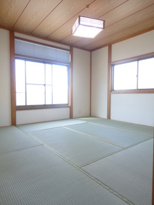 Living and room. Soothing Japanese-style room, It is also ideal for raising children