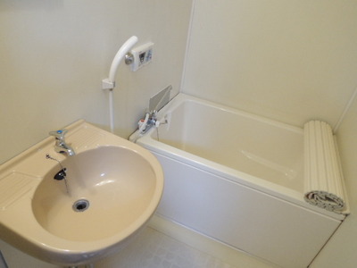 Bath. bus ・ It is also stuck in the spacious bath because the toilet of another