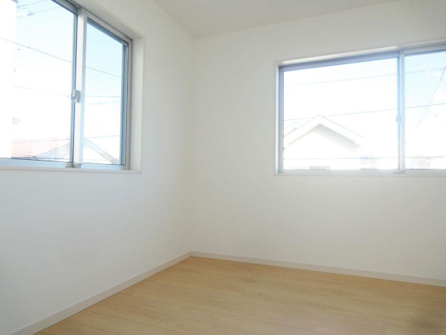 Non-living room. 1 Building