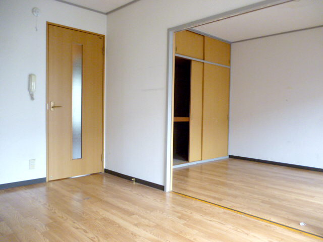 Living and room. DK ・ Nanyang room