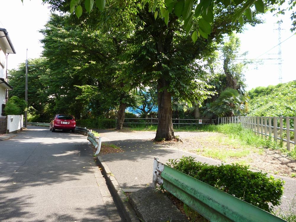 Local photos, including front road. Local (August 2013) Shooting