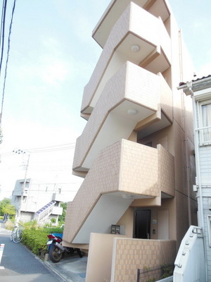 Building appearance. Popular RC apartment to single persons ・ Sound insulation is also high