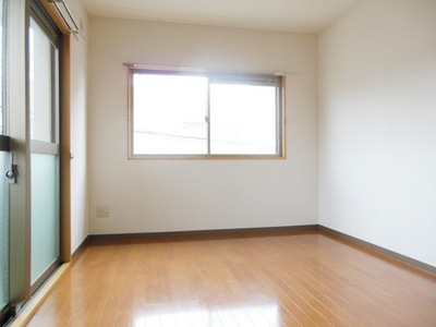 Living and room. Day is good