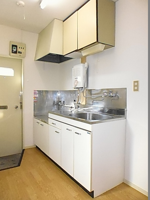 Kitchen. There instantaneous water heater ☆ 