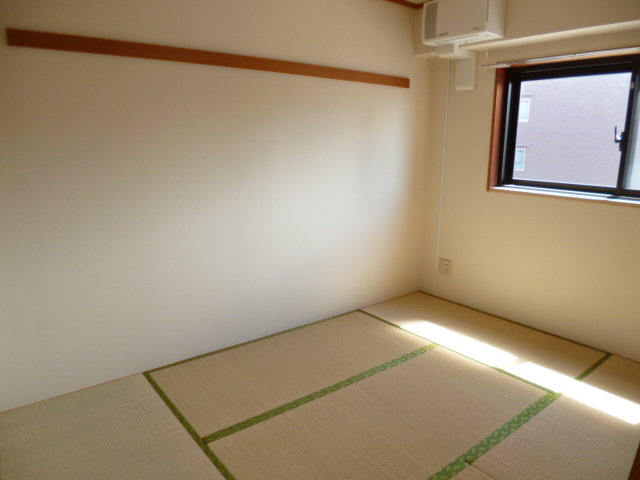 Other room space. Japanese-style room 6 quires