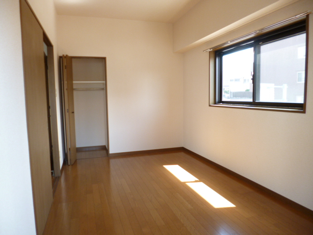 Other room space. Western-style 7.5 Pledge