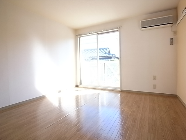 Living and room. Southeast