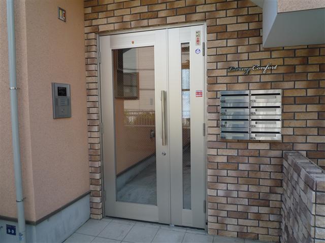 Building appearance. Entrance