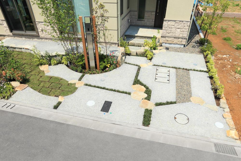 Other.  [Open outside the structure] A feeling of opening "open outside the structure" plan, It will produce a bright and carefree cityscape. <Subdivision already dwelling unit (August 2012 shooting)>