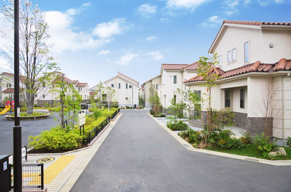 Other.  ■ Local sale already the city average photo forest and ties, Snuggle in the park, Encounter in nature is life and the people and the city while enjoying the view of the hill, Each other each other to grow. People and the city and happy encounter that connects the natural is here. (September 2012 shooting)