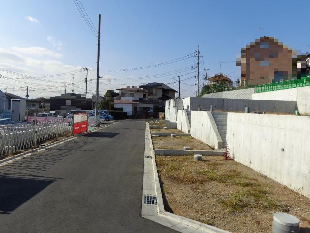 Local photos, including front road. Local (12 May 2013) Shooting