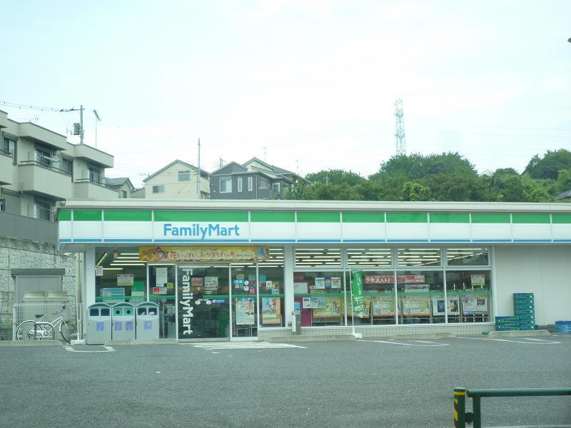 Convenience store. 550m to Family Mart (convenience store)