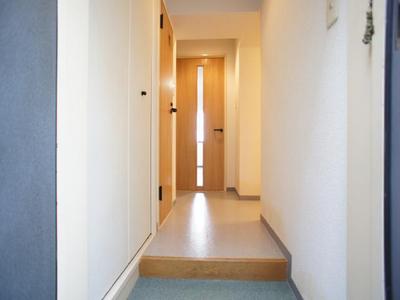 Other room space. Wide entrance space. 