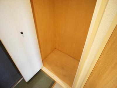 Other Equipment. There entrance storage