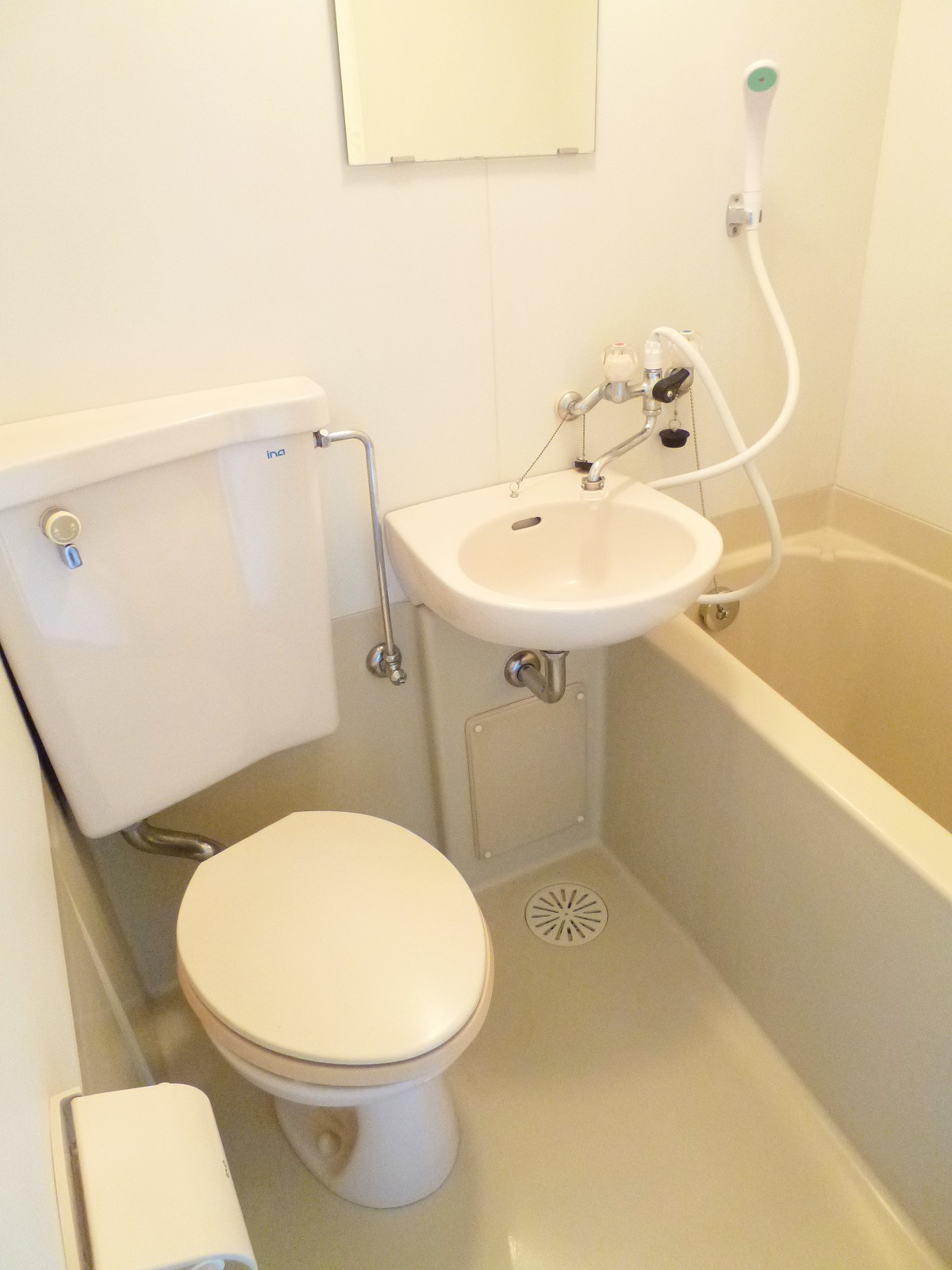 Bath. 3-point unit bus