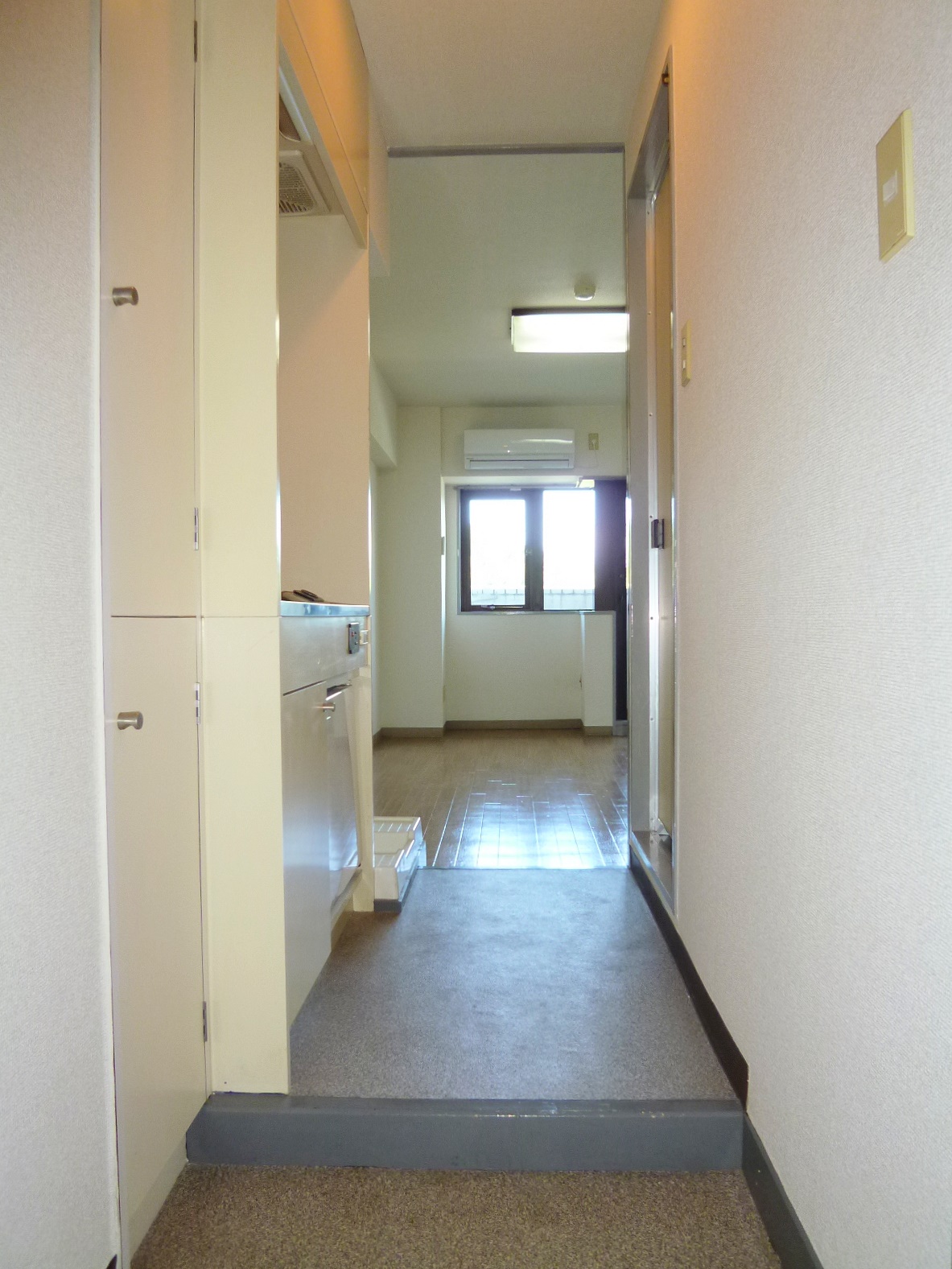 Other room space. Shooting the room from the front door