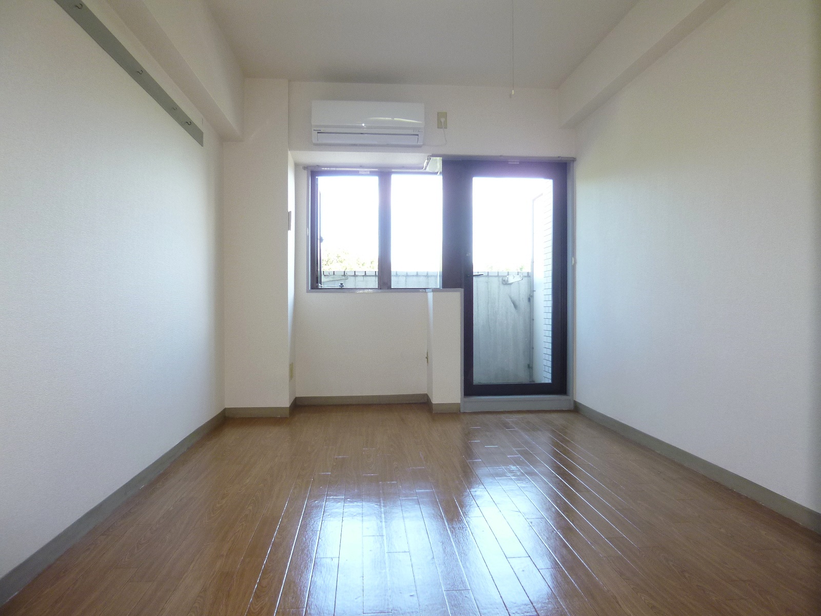 Living and room. Western-style 7 Pledge