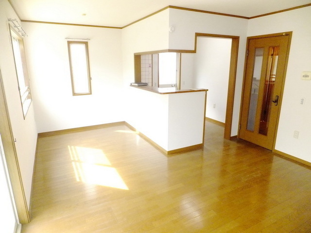 Living and room. ☆ Large dining ☆