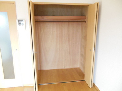 Receipt. Large closet