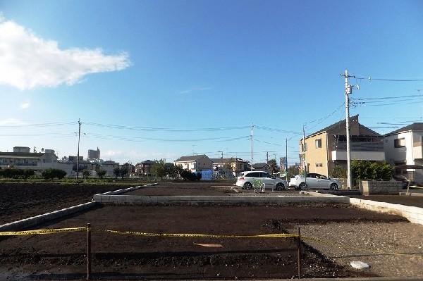 Local appearance photo. Front roads and flat land is the property of the peace of mind in the future. Permanent residence is a property.