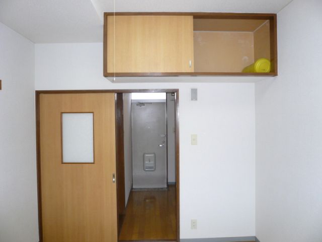 Other room space. Upper receiving