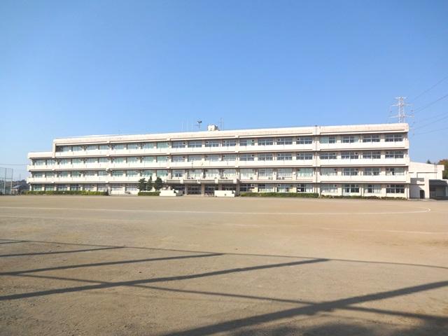 Junior high school. City Kanai until junior high school 360m