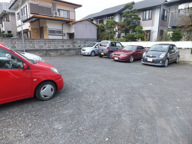 Parking lot. ☆ On-site parking ☆