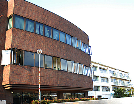 Junior high school. 151m until Machida Municipal Machida the first junior high school (junior high school)