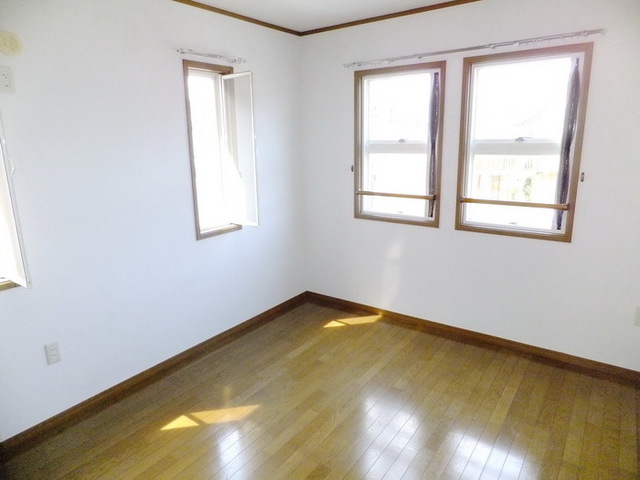 Living and room. ☆ Sunny ☆