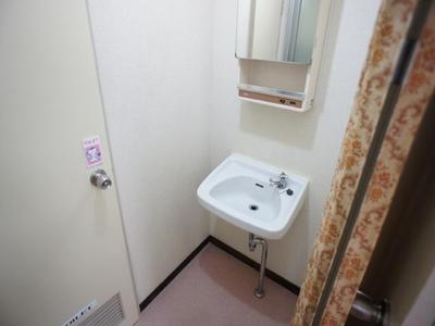 Washroom. Wash basin is an independent type! Effortlessly prepare for going out ☆