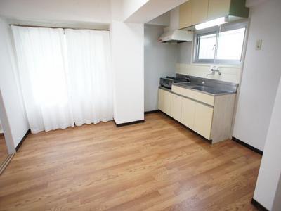 Kitchen. Sink spread point ☆ You can also enjoy dishes