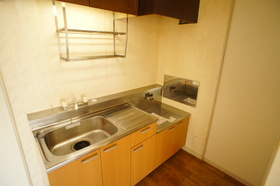 Kitchen. Two-neck is a gas stove can be installed. 