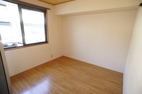 Living and room. North Western-style 4.5 Pledge