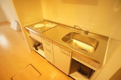 Kitchen. IH is a system Kitchen! Cutting board billion space also ensure! 