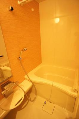 Bath. Heal you tired of the day with a bath and spacious! 