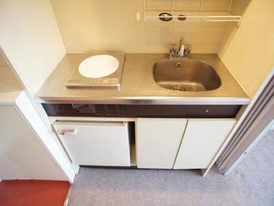 Kitchen. Since the IH of with cooking heater Rakuchin also cuisine.