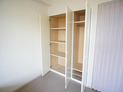 Living and room. Women-only! Optimal size for students living alone, Enough to be placed a bet