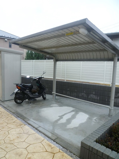 Other common areas. It is a roof with bicycle parking