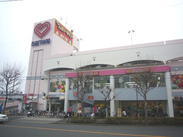 Supermarket. 400m to Super Sanwa