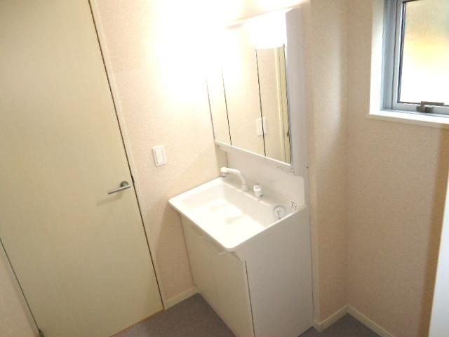 Wash basin, toilet. Wash room which arranged the wash basin of the three-sided mirror