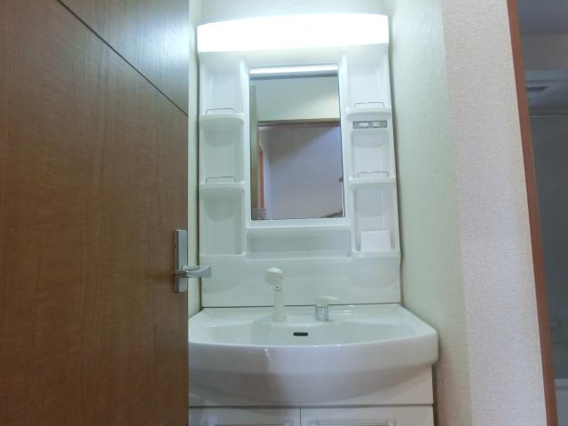 Wash basin, toilet. Building 3
