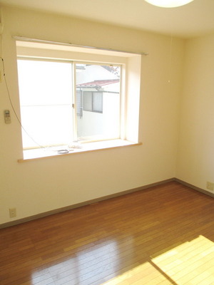 Living and room. Day is good