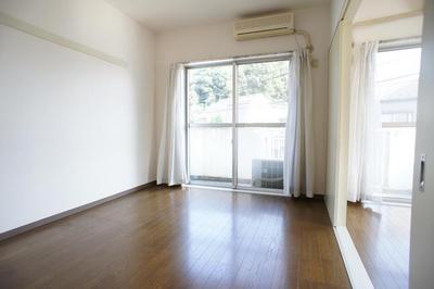 Living and room. It will be the living room of Western-style 6 quires