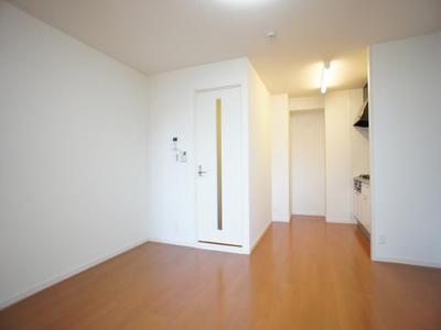 Living and room. Living more than 10 Pledge! Guests can enjoy a family hearthstone! !