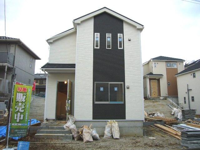 Local appearance photo. 5 Building Under construction (it was out of scaffolding)