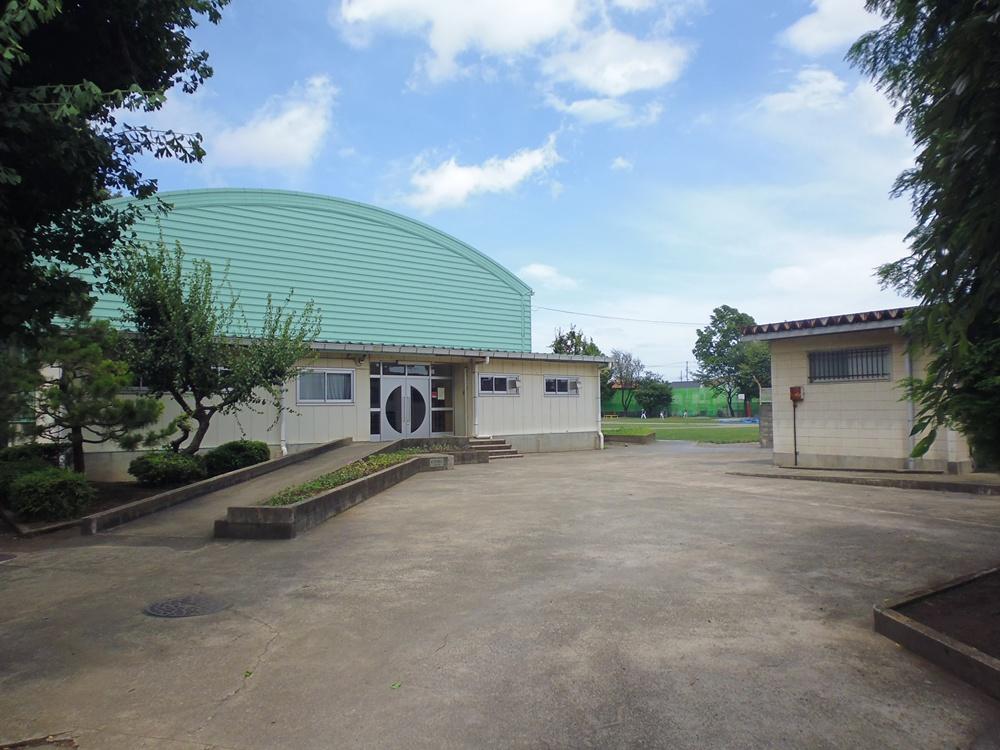 Primary school. 593m until Machida Minami fourth elementary school