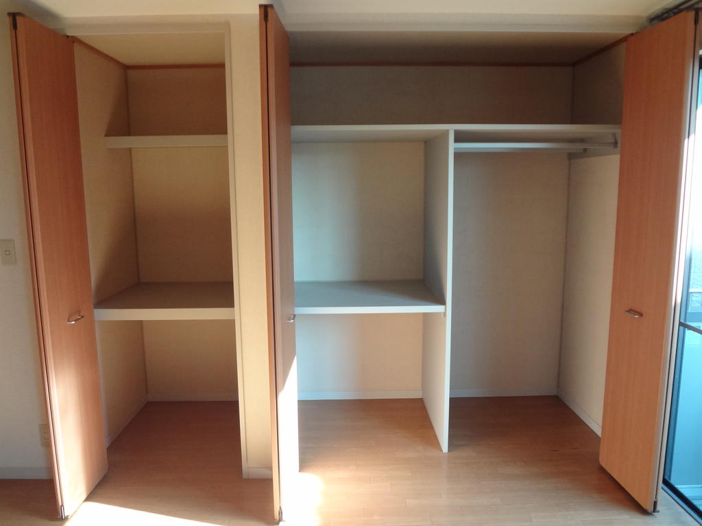 Receipt. 6 Pledge Western-style housing