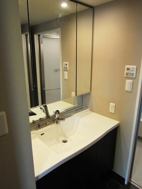 Wash basin, toilet