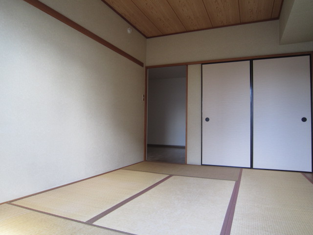 Other room space. It is the same type of image.