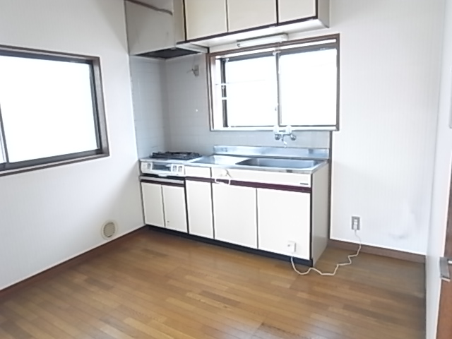 Living and room. The room is bright in the dining kitchen 4.5 Pledge dihedral daylighting!